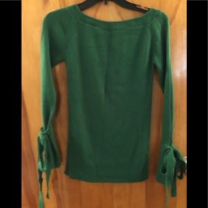 Green sweater that ties at wrist never worn